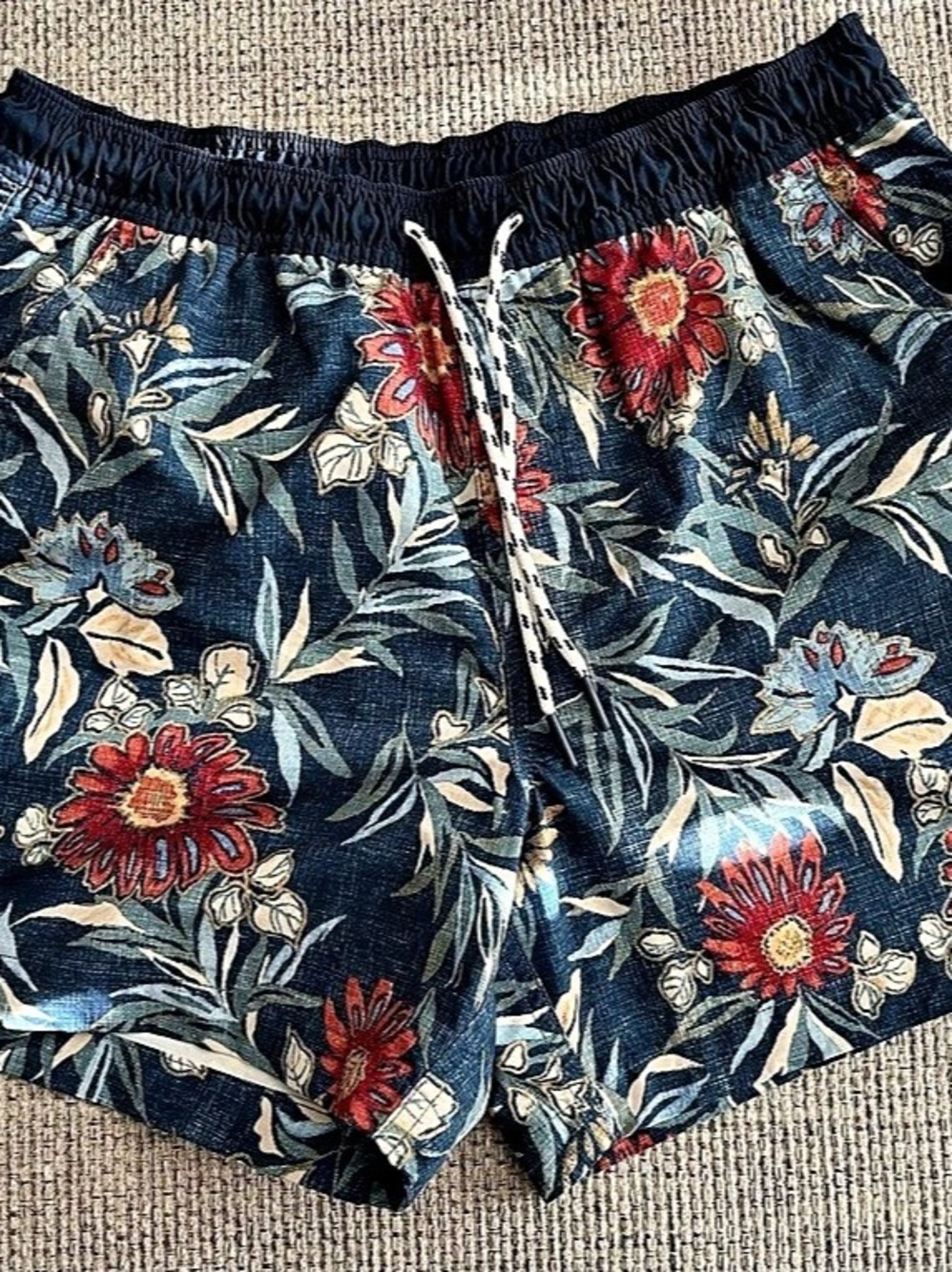 American Eagle Swim Trunk Floral Swim Trunks in Blue & Red Like New